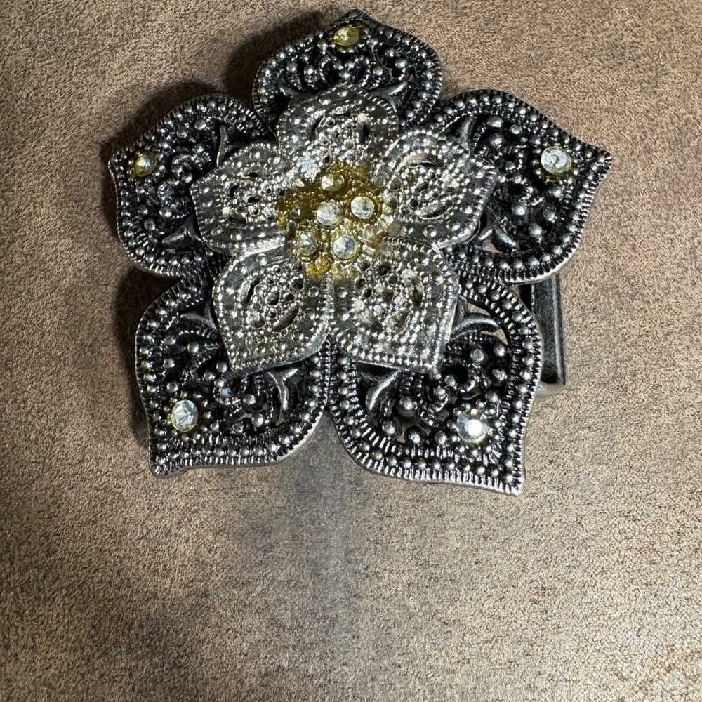 Vintage-Inspired Beaded Flower Belt buckle with rhinestone - Silver & Gold Tones